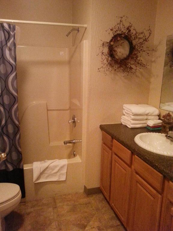 Taneycomo Lakefront Resort Bull Creek Стая снимка